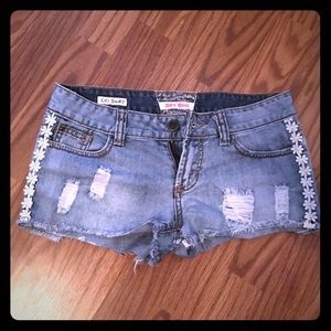 Hot Kiss Cici short jean shorts with daisies